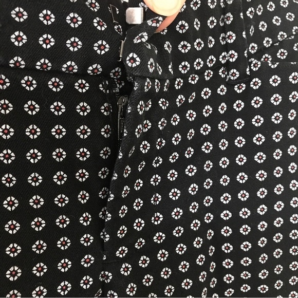 3/$15 Old navy the diva 90s festival mini floral print with tuxedo stripe pant - Picture 4 of 11